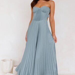 Hello Molly | Sunflower Serenity Plisse Maxi Dress in Sage | Size L NWT